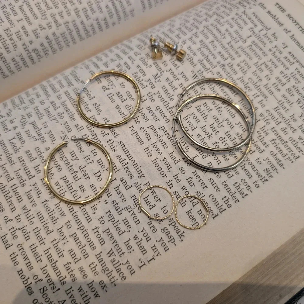 Elegant Gold Hoop Earrings Set With Heart Studs